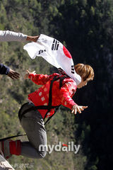 幻灯图： SBS《太极旗飘扬》南非拍摄 挑战蹦极