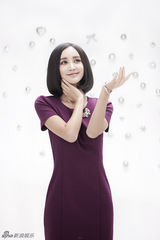 组图：张歆艺变身清新OL 红裙尽显S曲线