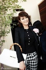 高清图：崔始源韩艺瑟等助阵时尚活动相谈甚欢