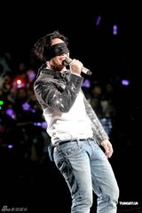 组图：杨千嬅个唱悲喜交加 老公与陈奕迅等好友捧场