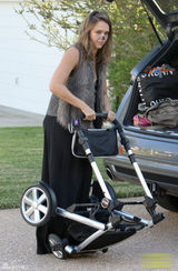 高清图：杰西卡-阿尔芭大女儿奥娜扮茉莉公主