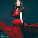 组图：潘辰新专辑造型曝光 红色百褶裙展露大气