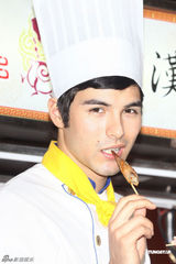 组图：《料理情人梦》热拍 吴克群凤小岳开火烤肉