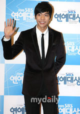 幻灯图集：09SBS演艺大奖颁奖礼 众星熠熠气氛热闹