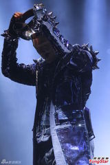 组图：林峰个唱顶黄发秀肌肉舞 直言连累吴千语