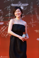 组图：日星堺雅人广末凉子亮相上海电影节红毯