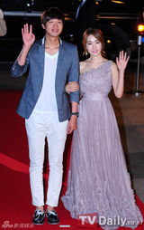 组图：韩星池贤宇刘仁娜甜蜜拍新剧再演穿越情