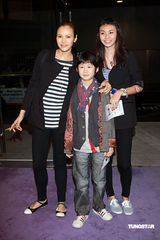 幻灯图：范姜携女看音乐剧 张达明赞狄娜是奇女子  