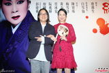 组图：白雪仙不敢上台怕吓人 陈宝珠怕师傅