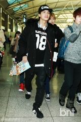 组图：TEENTOP现身机场 飞往台湾开个唱