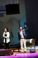 高清图：《陪我看电视》北京首演 呈现内地变迁