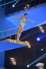 组图：《中国星跳跃》周韦彤青花瓷泳衣展风情