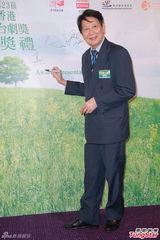 组图：香港舞台剧奖颁奖礼 黄秋生教张敬轩减压