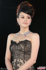 组图：张榕容产后复出身材火辣 带小孩如鱼得水