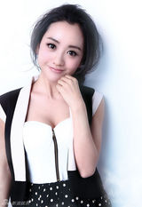 组图：杨蓉杂志大片曝光 小家碧玉蜕变轻熟女