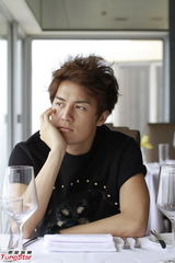 组图：吴克群对钟欣桐有好感 恐婚症不敢结婚生子