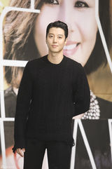 独家高清：尹恩惠撑新剧发布 郑容和李东健撞脸