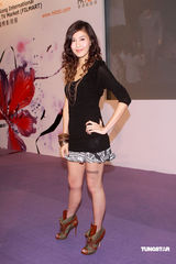 幻灯图集：万梓良加盟《岁月骄阳》 吻太太秀恩爱