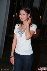 组图：乐易玲开生日派对 TVB花旦小生齐到贺