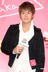 组图：吴克群健身升级胸罩杯 将请歌迷验证腹肌真假