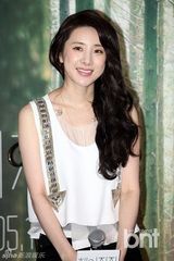 组图：歌手徐仁英发新专辑 清凉装秀身材