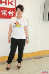 组图：胡夏渴望演赛车手 郑欣宜否认与老外激吻