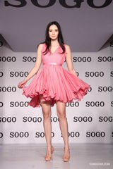 组图：时尚篇春夏服装汇演 张彤吴妍君周莹走秀