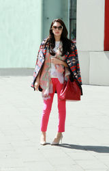 组图：张雨绮时髦靓搭秀春装引领时尚