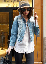 高清组图：超模米兰达-可儿街拍牛仔外套搭衬衣