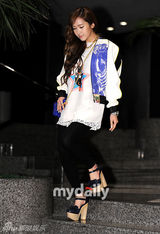 组图：严正花jessica等亮相服装品牌发布会