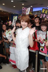 组图：杨丞琳香港会粉丝 预告年底进驻红馆