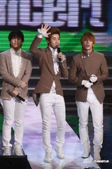 组图：韩国团体大出动 SJ-M唐禹哲high翻台北