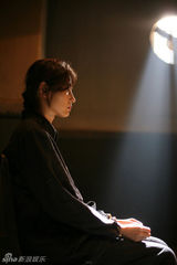 幻灯图：《告密者》剧照曝光 吕夏为信仰不计形象