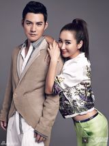 组图：严屹宽杜若溪搭肩耳语尽显甜蜜