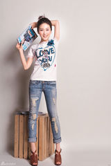 组图：周毅轻淑女复古写真 笑容绽放清新怡人