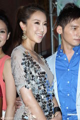 组图：隋棠出席影迷签书会 看淡感情不过情人节