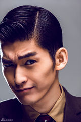 组图：张翰搞怪证件写真 变表情帝玩转五官POSE