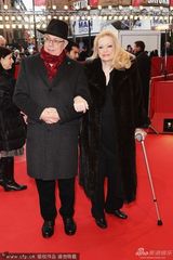 组图：《闭幕》首映 导演帕纳西现场行礼