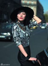组图：高圆圆巴黎街拍 摩登女郎示范潮流美衣