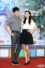 组图：张睿李晟再续前缘 旋风访台会粉丝