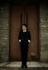 高清图：邓超纯真气质登杂志封面  谈“生存相对论” 