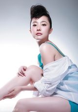 幻灯：刘园园透露保养高招 美容大片靓丽出镜