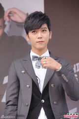 组图：Bii高温办见面会 愿人工呼吸回馈粉丝