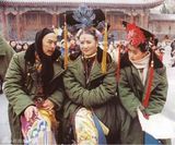 组图：最IN单品军大衣 刘德华范冰冰田亮全靠它