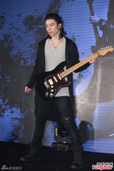 组图：吉他怪杰蒋卓嘉发片 创作受萧亚轩青睐