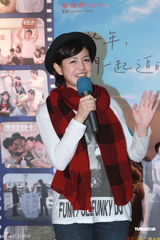 组图：陈妍希出席电影分享会 否认绯闻强调单身