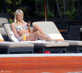 组图：帕丽斯-希尔顿巴西度假 比基尼秀身材