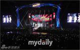 组图：韩团B1A4首尔开场引万名粉丝入场
