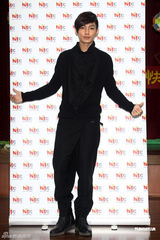 组图：炎亚纶幼儿园教钢琴 不排除将来当老师