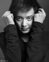 组图：刘智扬黑白写真质感演绎阳光型男
